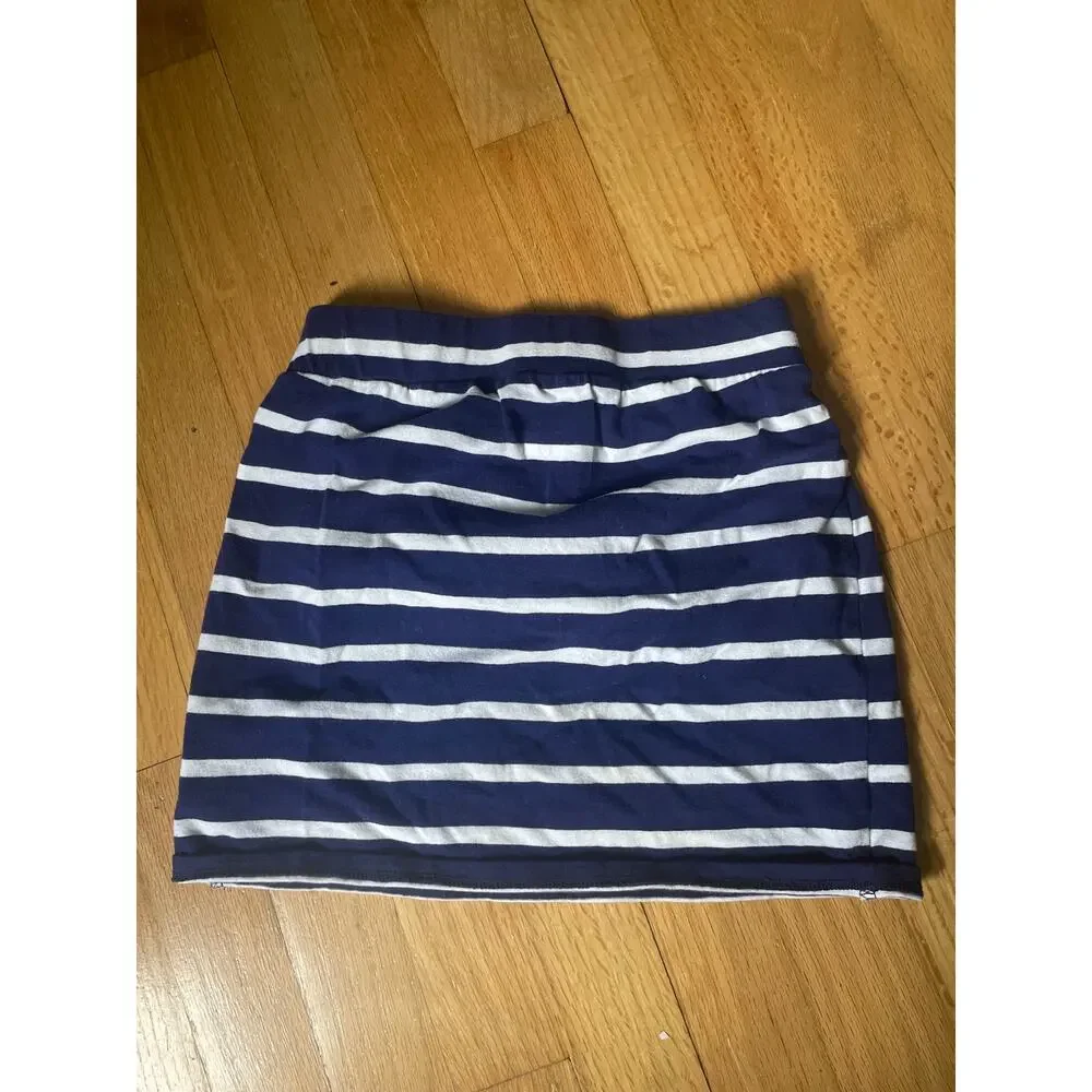 Girls' skirt medium